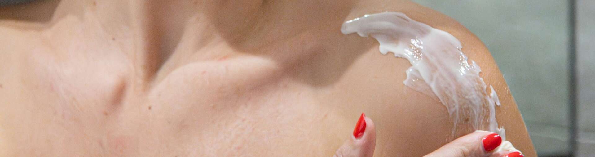 Layer body lotion and body oil